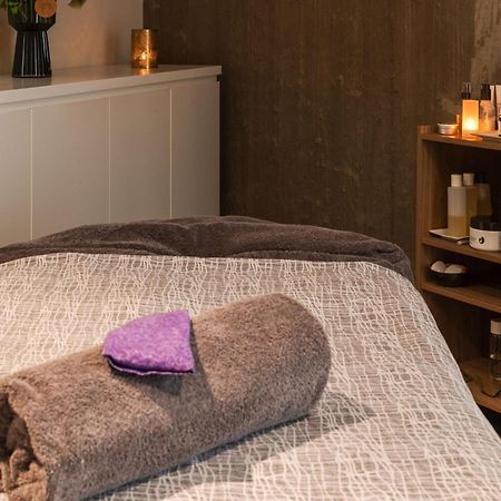 เป็ปเปอร์ส ไซโล ลอนเชสตัน Hotel ภายนอก รูปภาพ Massage table