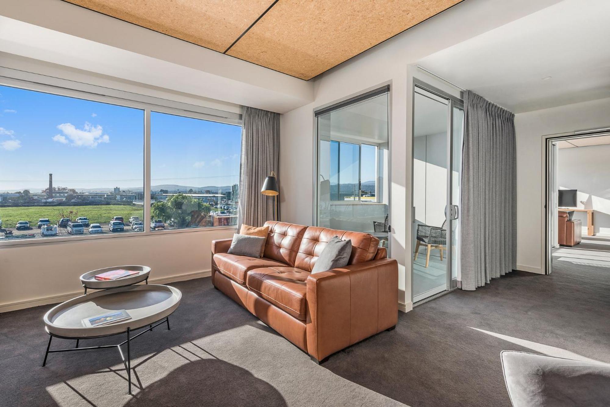 เป็ปเปอร์ส ไซโล ลอนเชสตัน Hotel ภายนอก รูปภาพ Living room