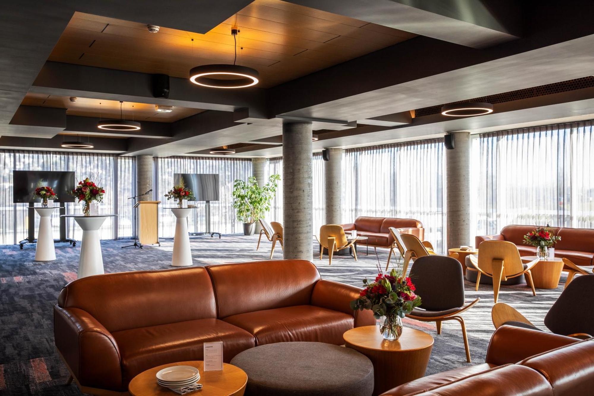 เป็ปเปอร์ส ไซโล ลอนเชสตัน Hotel ภายนอก รูปภาพ The lounge at the airport