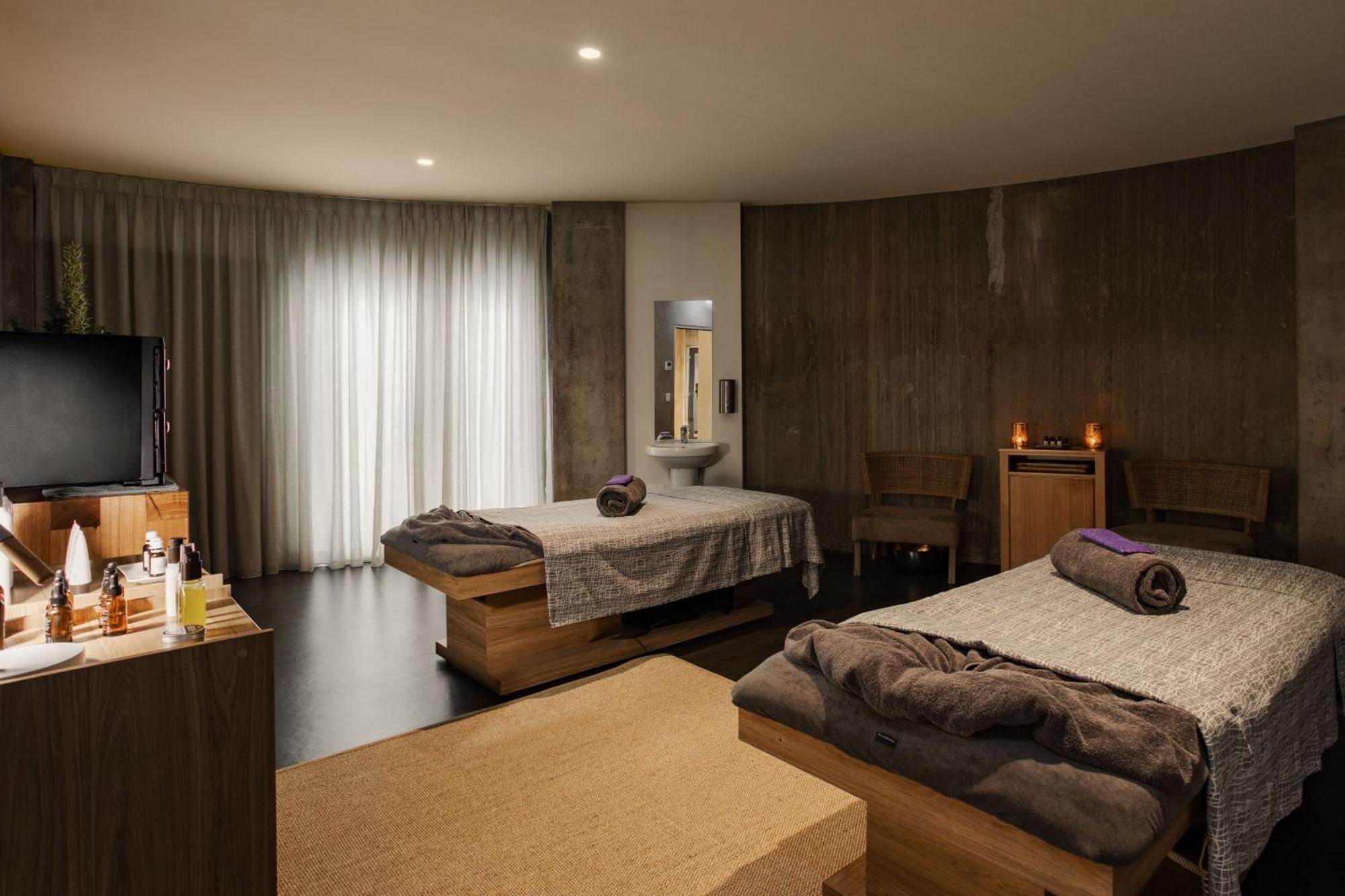 เป็ปเปอร์ส ไซโล ลอนเชสตัน Hotel ภายนอก รูปภาพ A treatment room at the spa