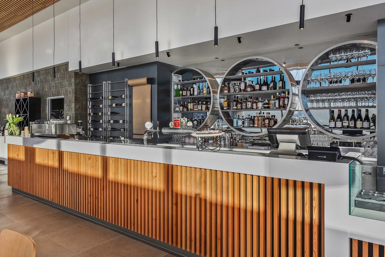 เป็ปเปอร์ส ไซโล ลอนเชสตัน Hotel ภายนอก รูปภาพ The bar at the Sky Bar