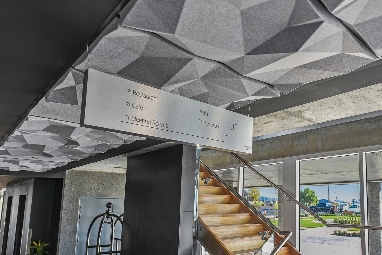 เป็ปเปอร์ส ไซโล ลอนเชสตัน Hotel ภายนอก รูปภาพ The interior of the new terminal
