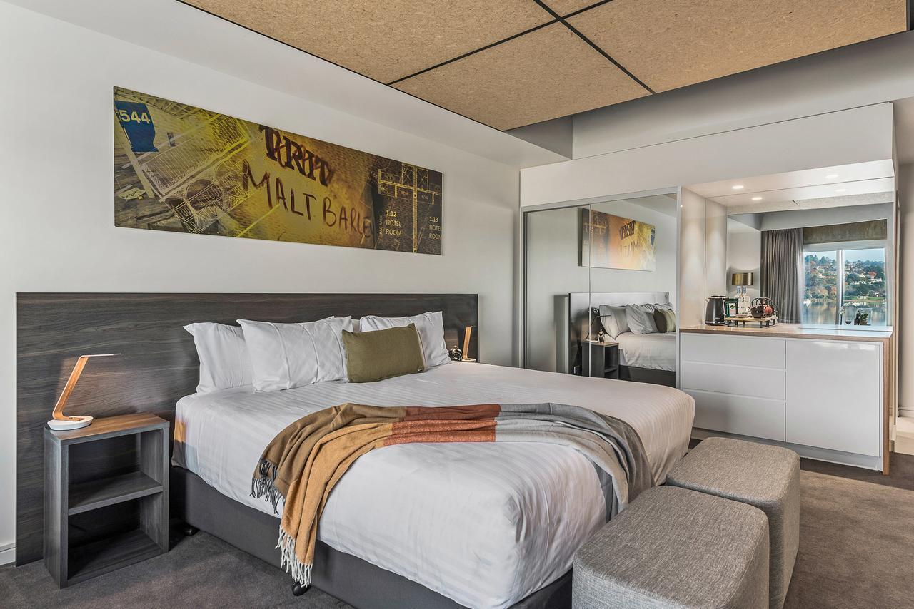 เป็ปเปอร์ส ไซโล ลอนเชสตัน Hotel ภายนอก รูปภาพ A suite at the hotel