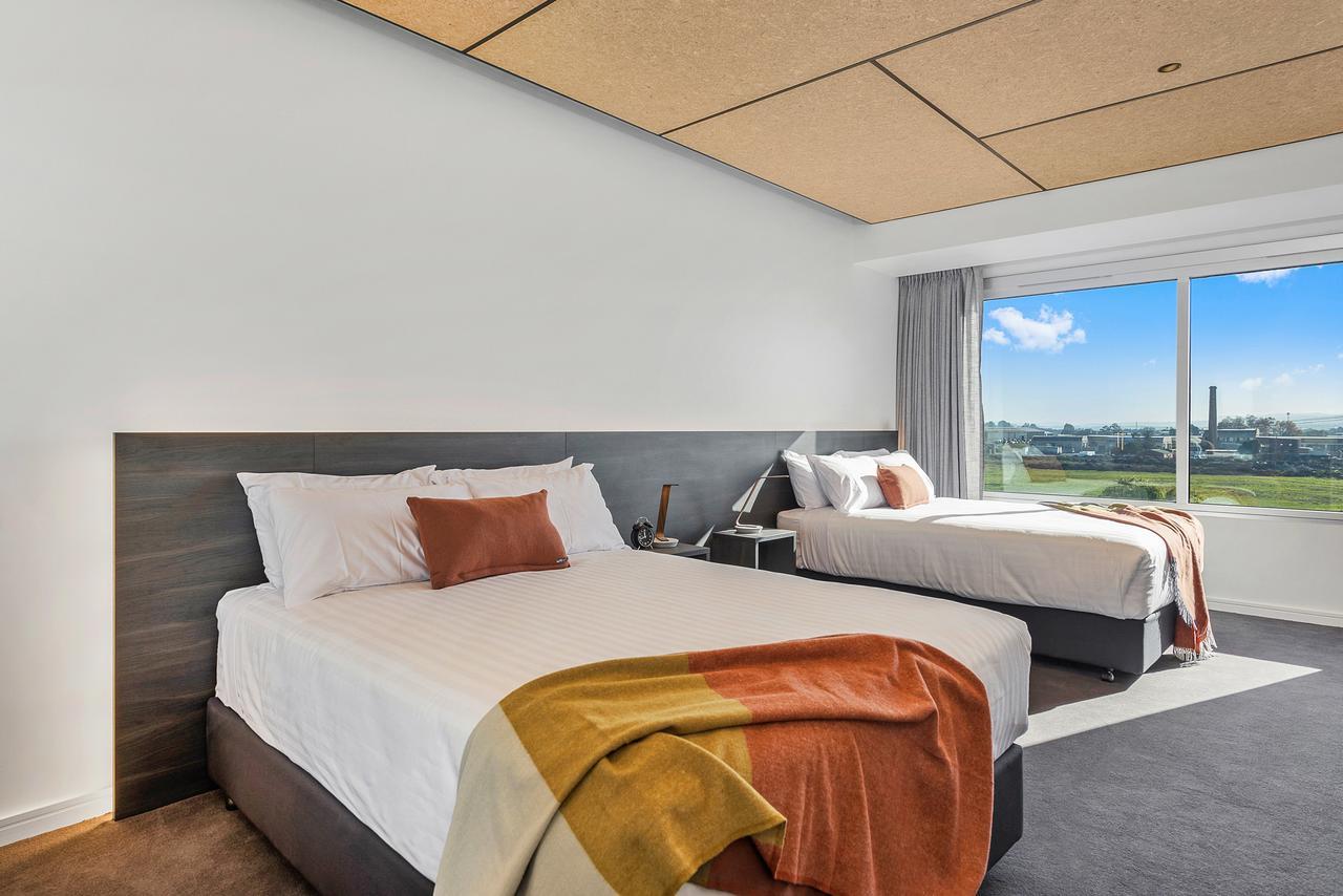 เป็ปเปอร์ส ไซโล ลอนเชสตัน Hotel ภายนอก รูปภาพ A bedroom at the hotel